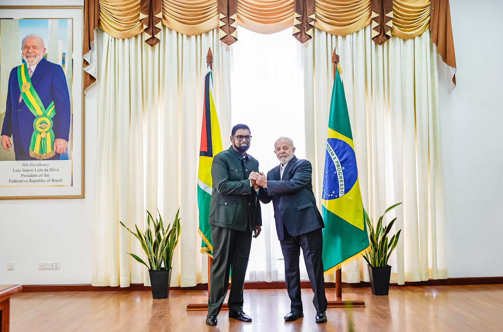 In a meeting with President of Guyana Irfaan Ali, Lula invited the country to participate in the G20 climate meeting. Image: PR/Ricardo Stuckert