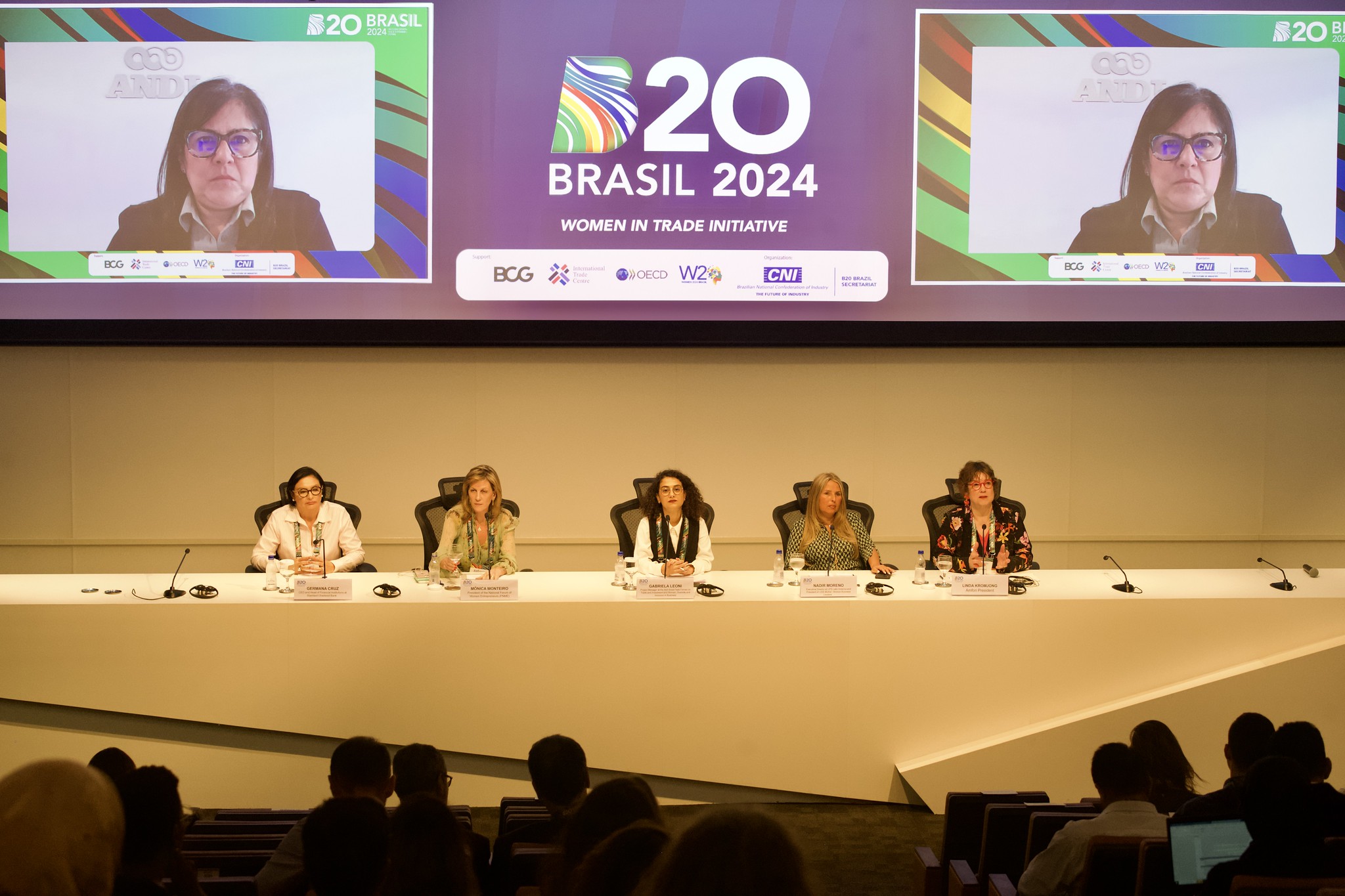 De izquierda a derecha, Tatiana Prazeres (G20), Constanza Negri (B20) y Janaína Gama (W20). Foto: Divulgación/CNI