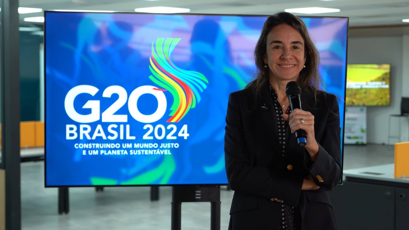 Embaixadora Tatiana Rosito, coordenadora da Trilha de Finanças do G20, apresenta proposta de Aliança Global contra a Fome e a Pobreza para países do G20. Crédito: Audiovisual G20