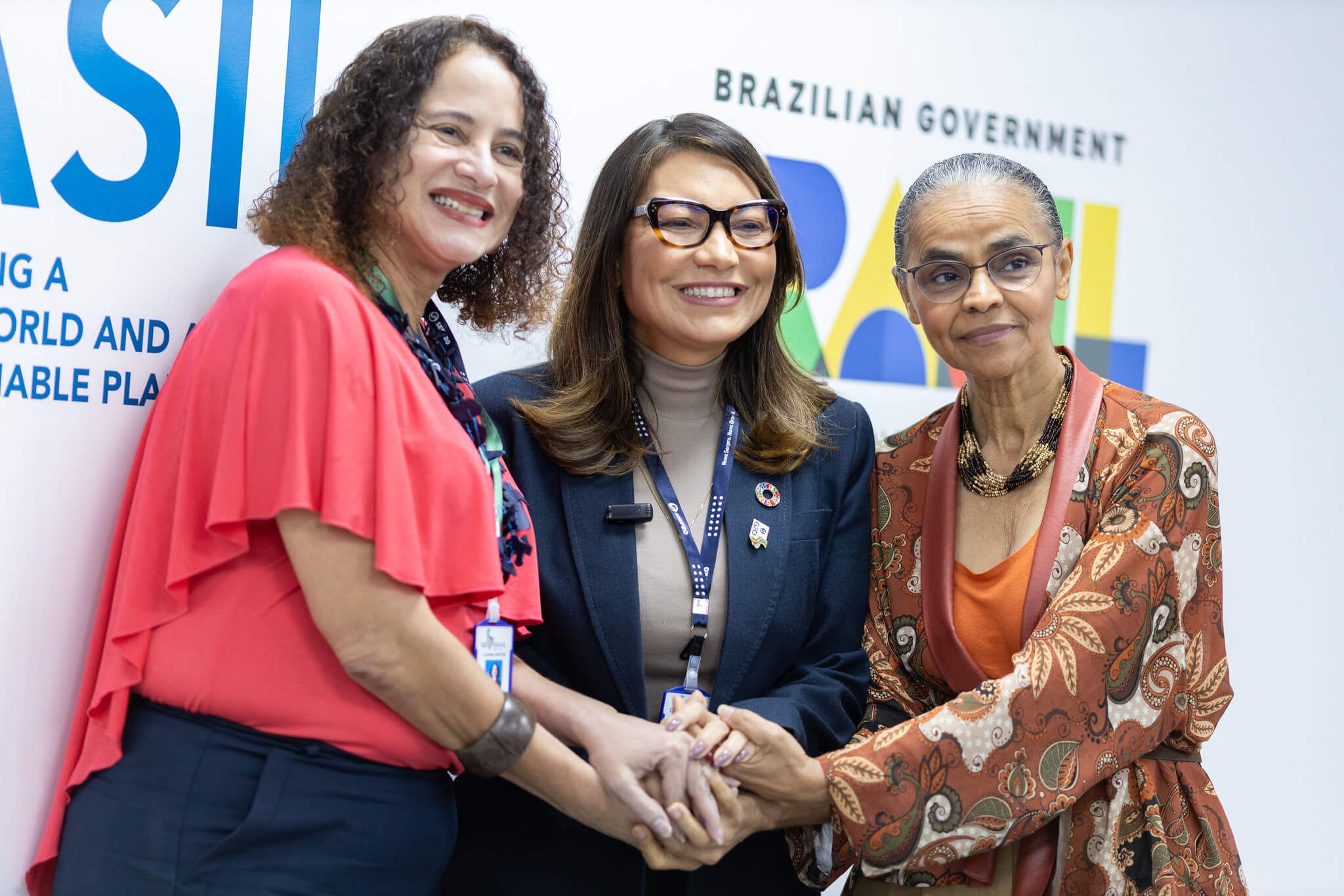 Ministras brasileiras Marina Silva, Luciana Santos e a socióloga Janja Lula defendem a bioeconomia para o crescimento econômico sustentável e justo | Foto: Audiovisual do G20 Brasil