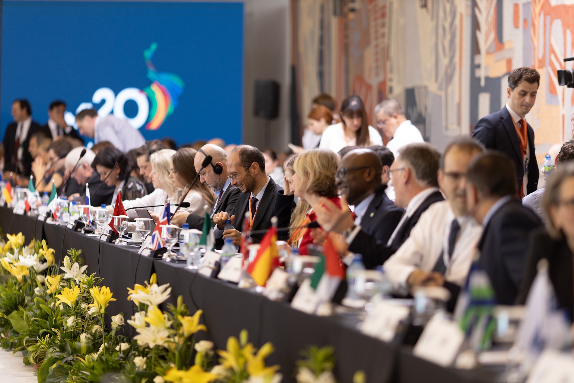 Autoridades das maiores economias do mundo na reunião conjunta das Trilhas de Sherpas e das Finanças no G20 Brasil. Foto: Audiovisual/G20 Brasil
