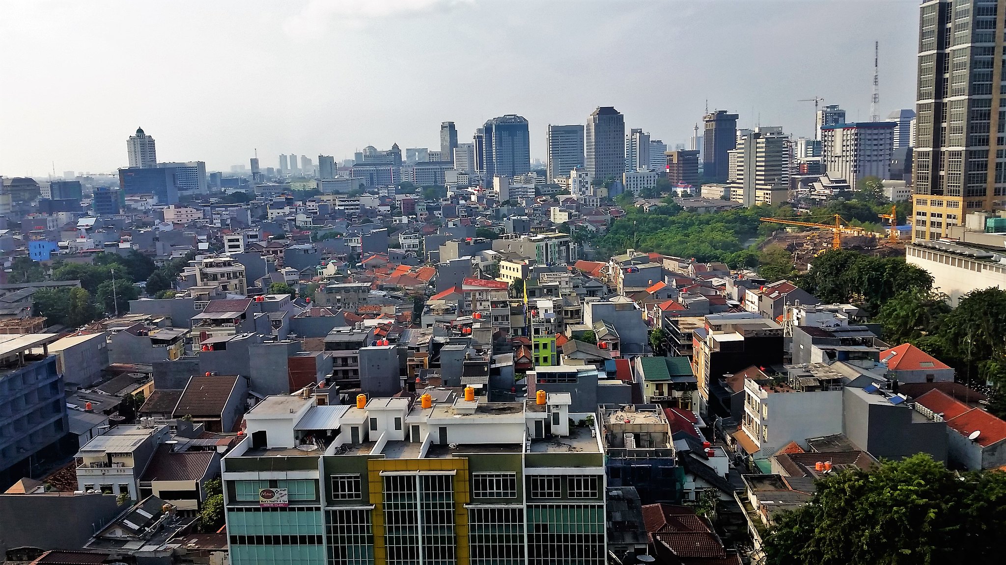 Jacarta, capital da Indonésia. Junto com a República da Coreia, a China, o México e a Índia, o país subiu de posição no ranking do IDH da ONU em 2022. Foto: Mike W/Flickr
