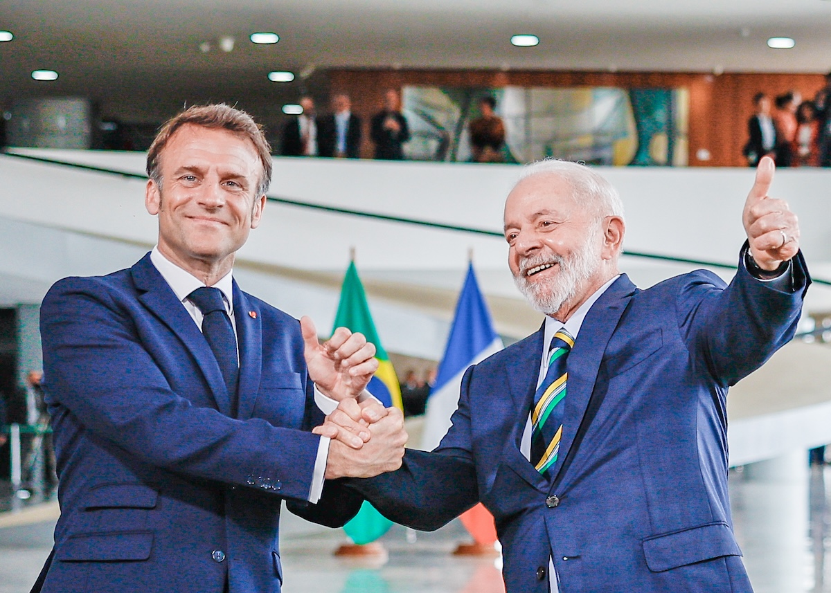 Presidente da República, Luiz Inácio Lula da Silva, durante a cerimônia oficial de chegada do Presidente da República Francesa, Emmanuel Macron, por ocasião de sua Visita de Estado ao Brasil, no Palácio do Planalto. Crédito: Ricardo Stuckert/PR