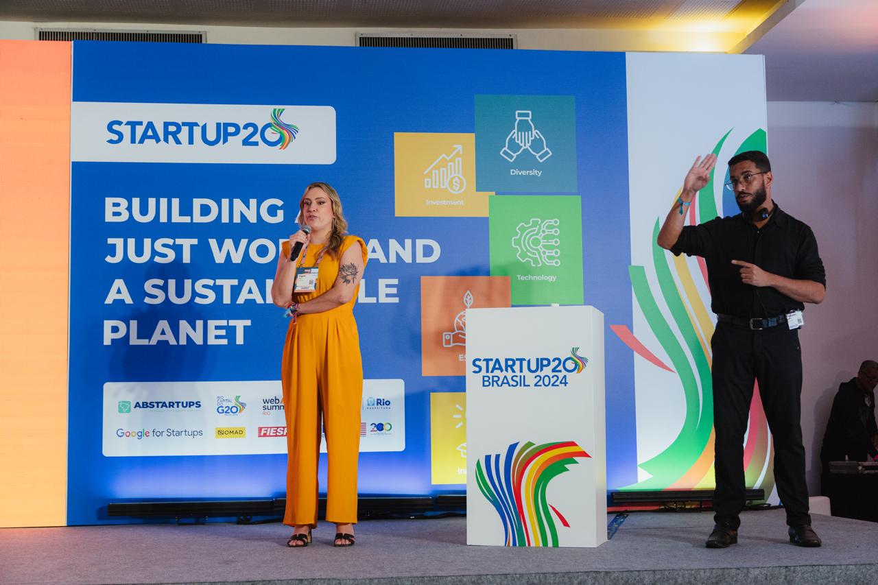 Ingrid Barth presidenta de la ABSTARTUPS y del StartUp20 interviene durante el encuentro que reunió representantes de 25 países. Foto: Divulgación/Abstartups