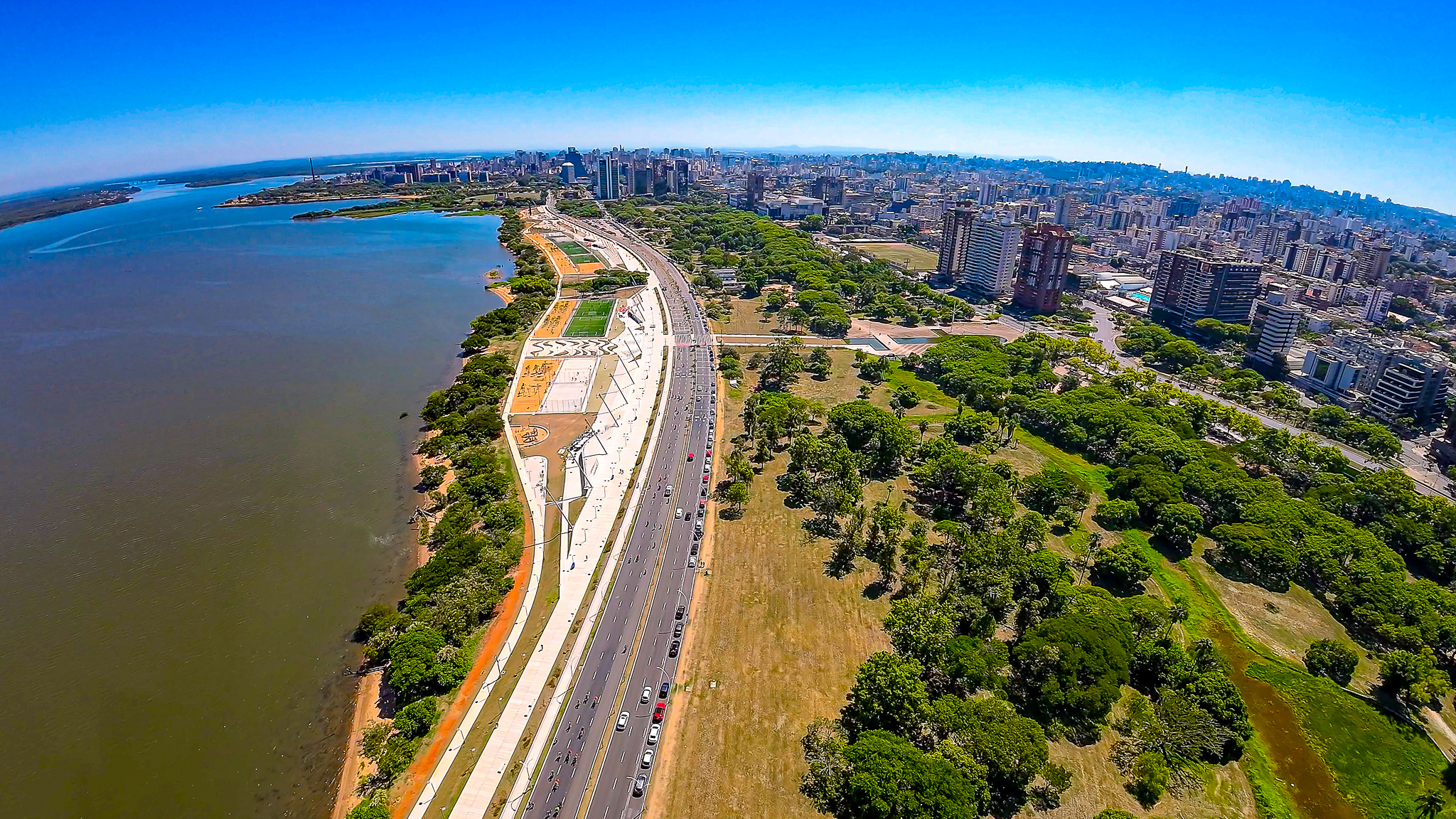 Vista do trecho da nova Orla do Guaíba, um dos principais cartões-postais da capital gaúcha - Foto: Filipe Karam/PMPA