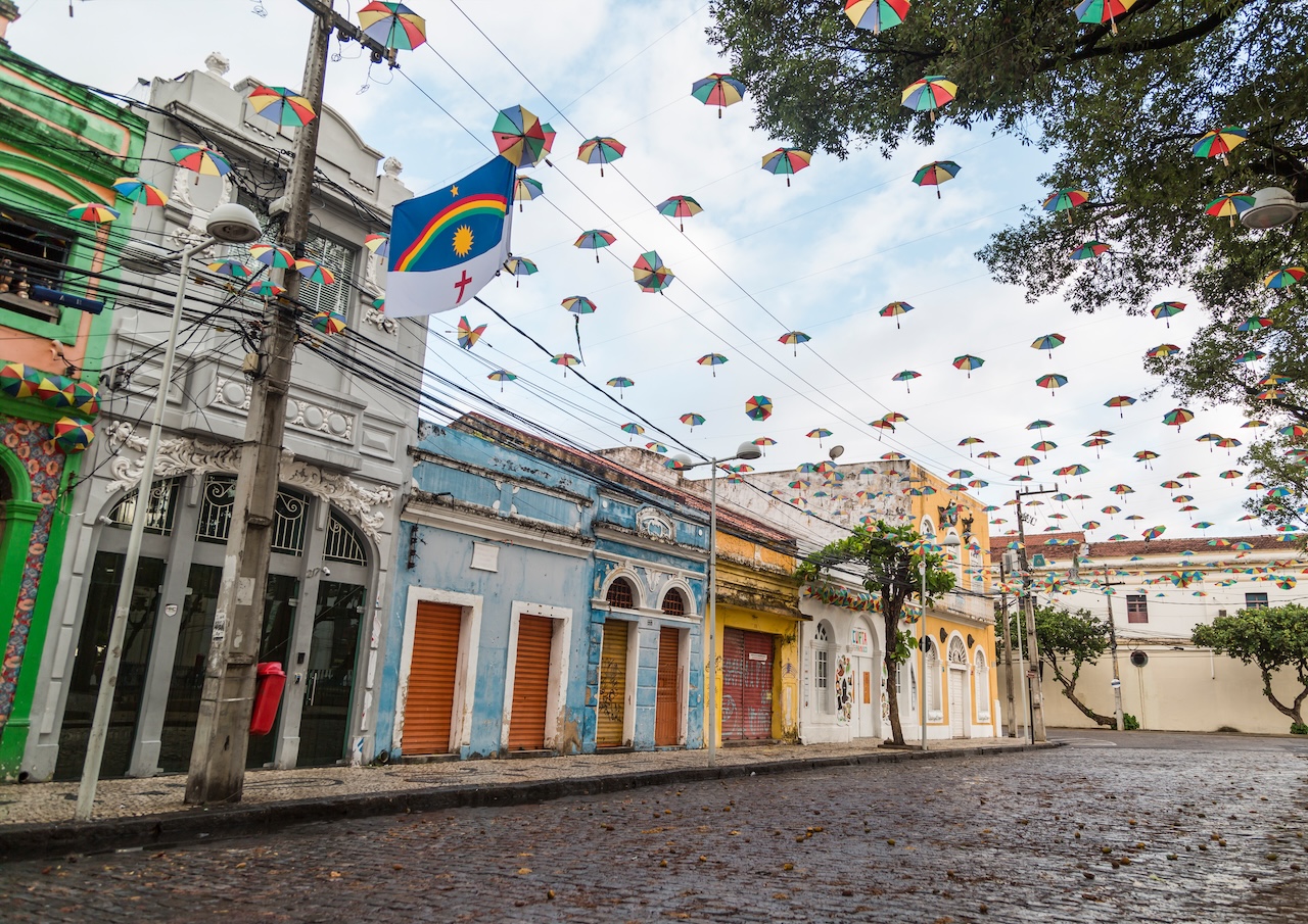 O Recife Antigo é um bairro da cidade do Recife, em Pernambuco, e  corresponde à parte leste do seu Centro Histórico. O bairro foi transformado, por meio de um processo de revitalização, num dos principais pólos de lazer e cultura da cidade. (Foto: Bruno Lima/Mtur)